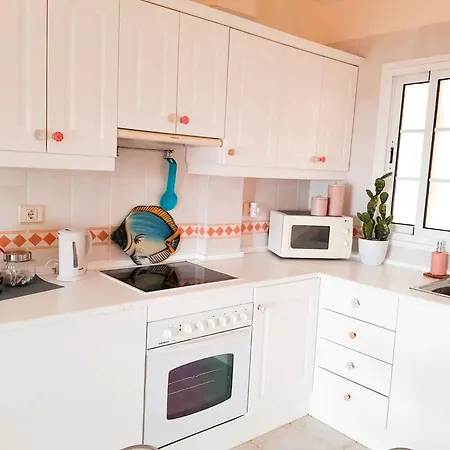 Apartment With Sea View In - 55 M² Chayofa