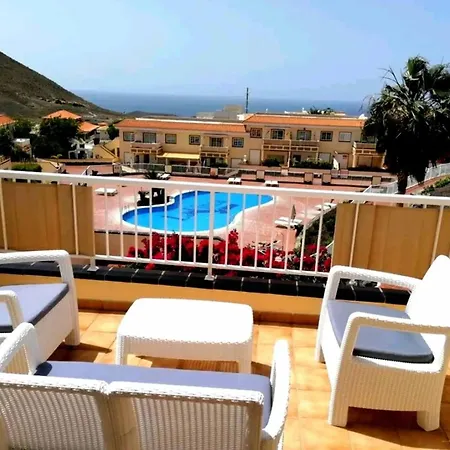 With Sea View In - 55 M² Apartment *