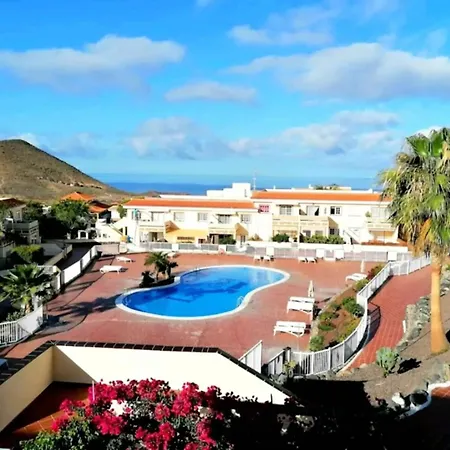 With Sea View In - 55 M² Apartment